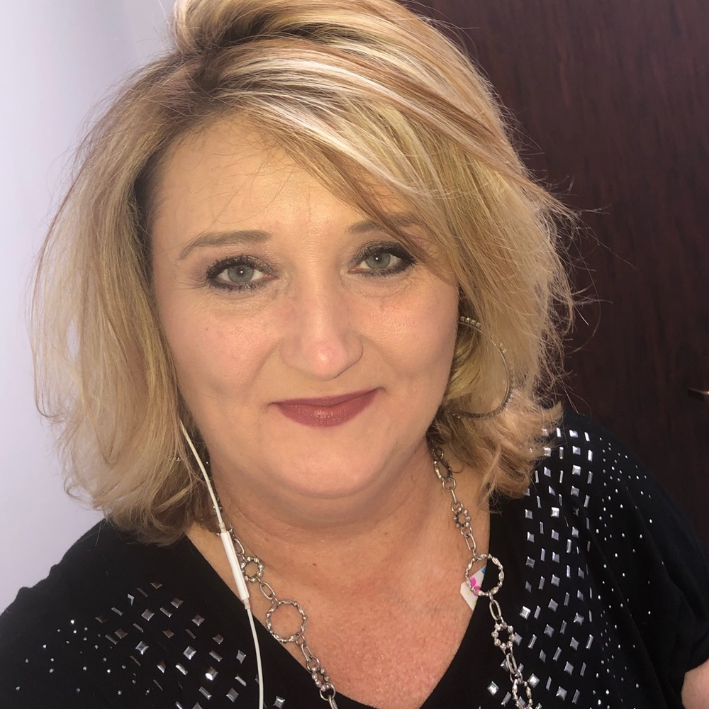 Meet your Posher, Lisa
